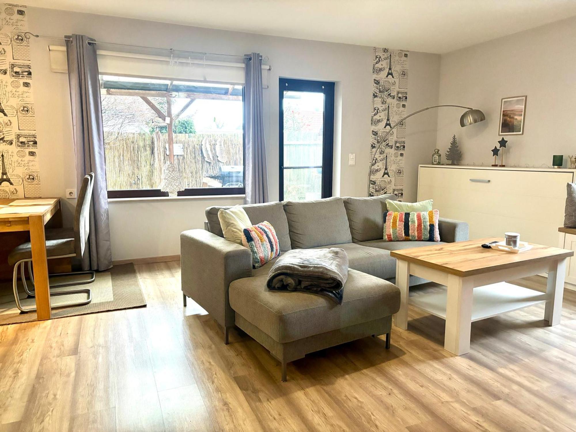Grosse Wohnkueche, Terrasse, Schlafzimmer Am Steinhuder Meer, Wlan, Parkplatz, Fussbodenheizung, 70Qm Wunstorf Buitenkant foto